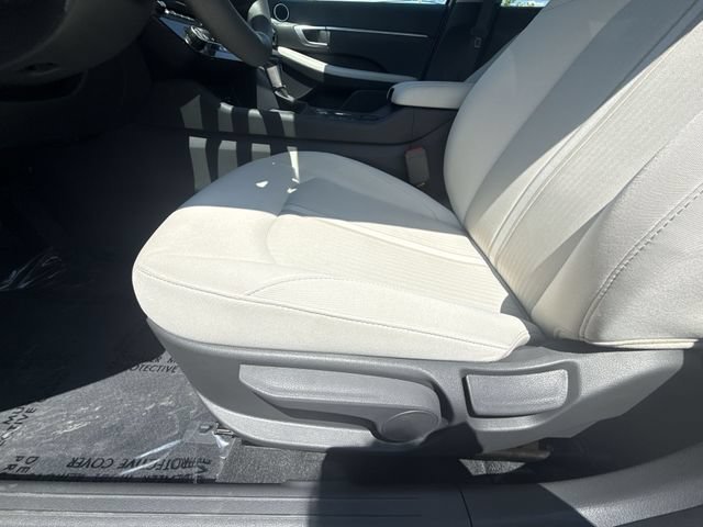 Used 2025 Serenity White Hyundai SE image 12
