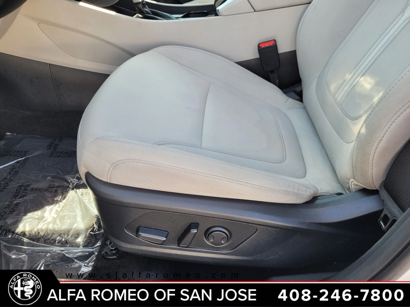 Used 2025 White Hyundai SEL image 23