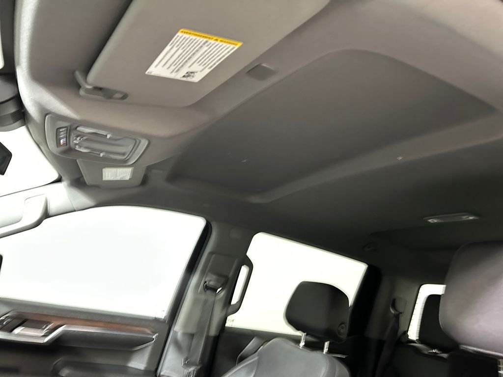 Used 2024 White GMC SLT image 23