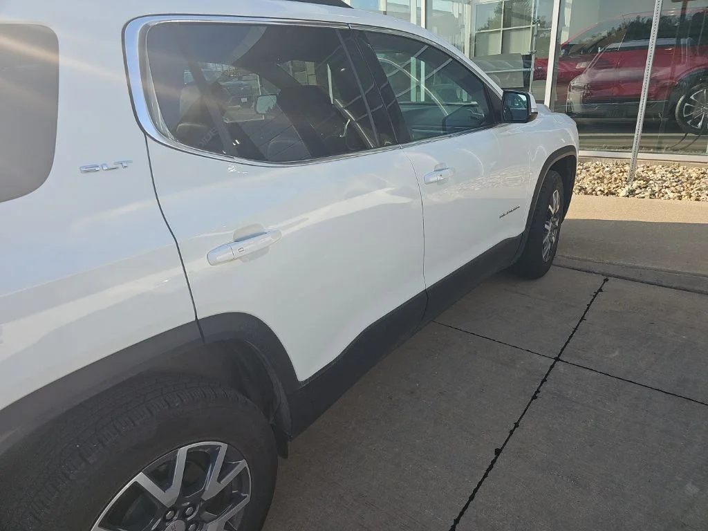 Used 2023 White GMC SLT image 9