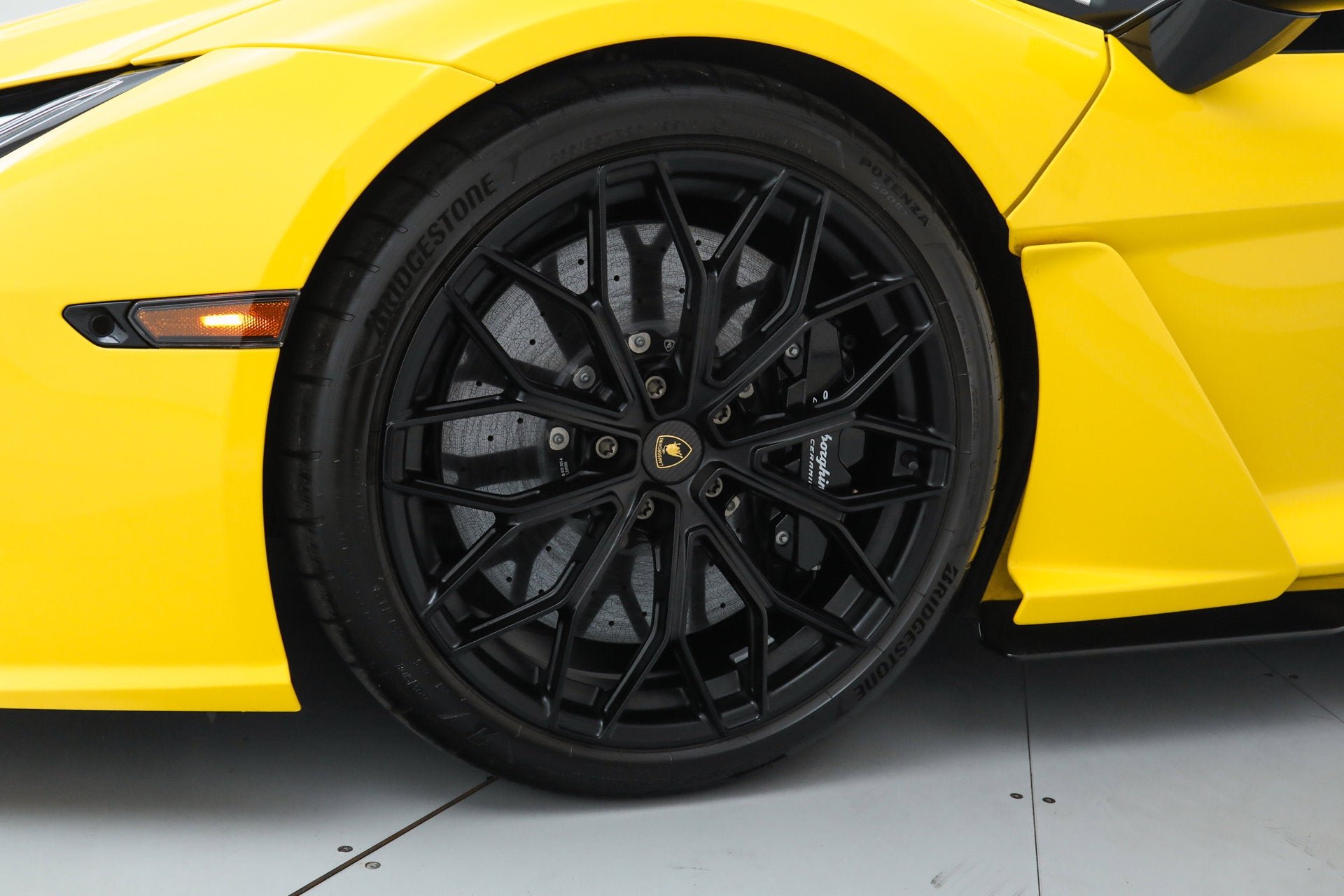 2024 Lamborghini Revuelto Base - Photo 14
