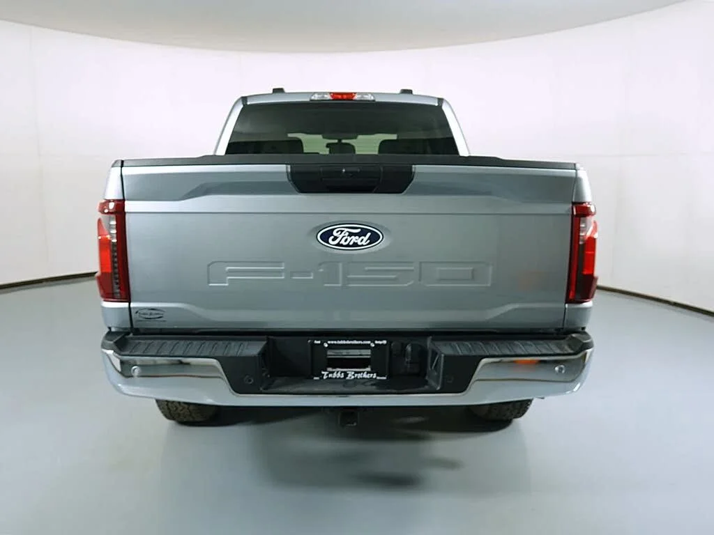 Used 2025 Silver Metallic Ford XLT image 4