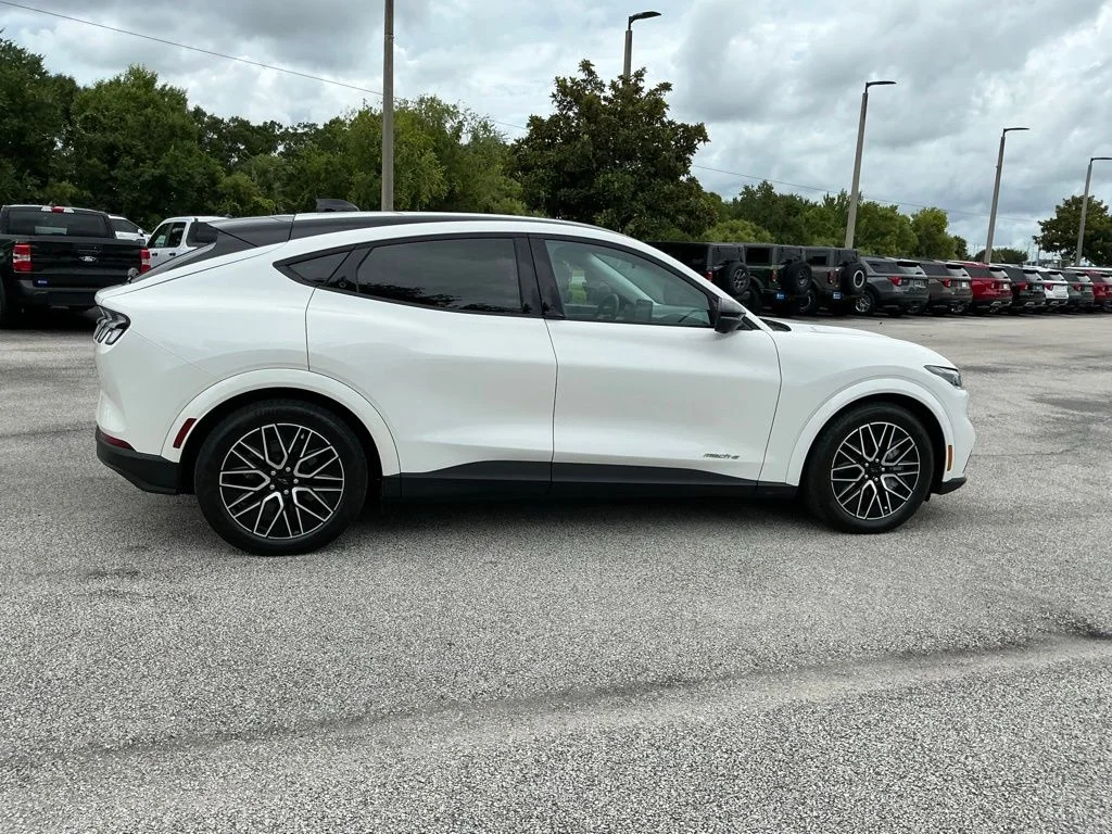 Used 2025 White Ford Premium image 19