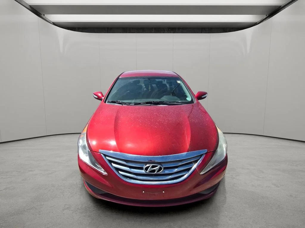 Used 2014 Venetian Red Metallic Hyundai SE image 15