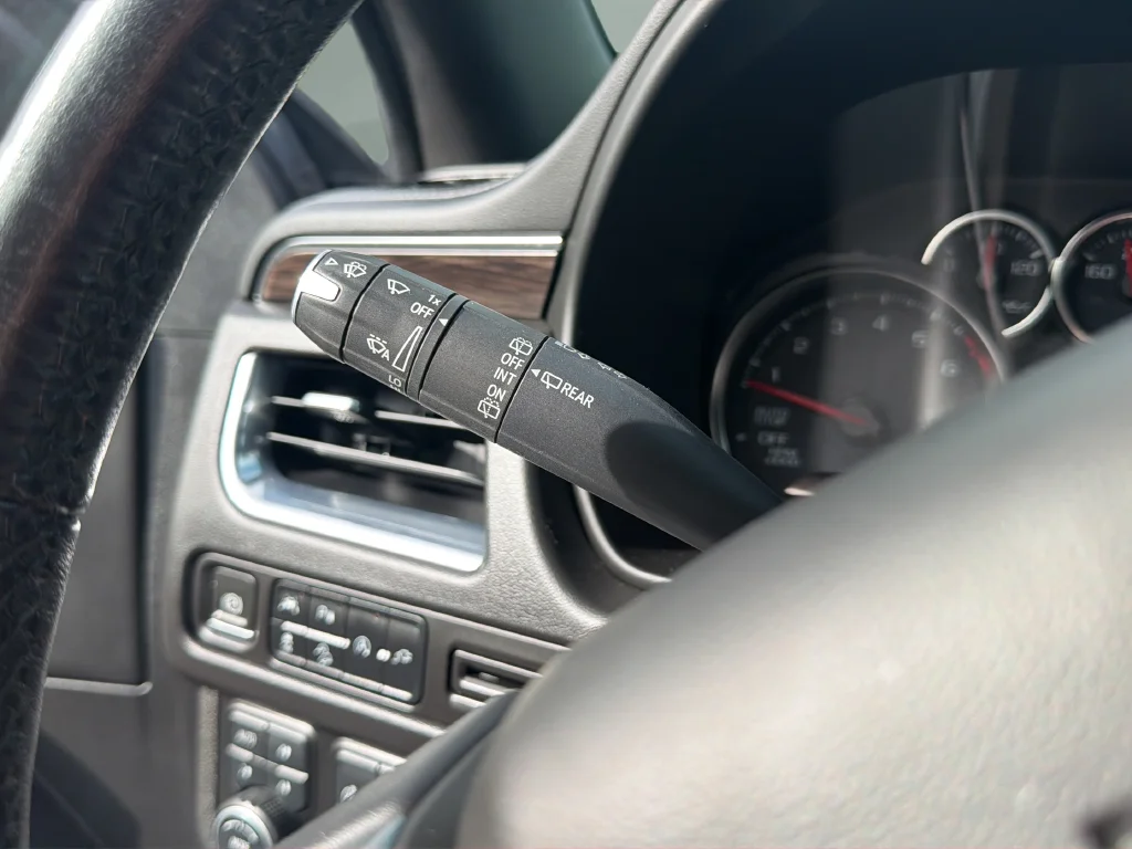 Used 2021 Black Chevrolet Z71 image 38