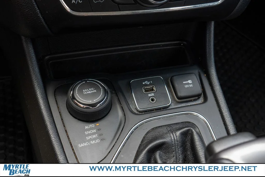 Used 2020 Slate Blue Jeep Latitude Plus image 24
