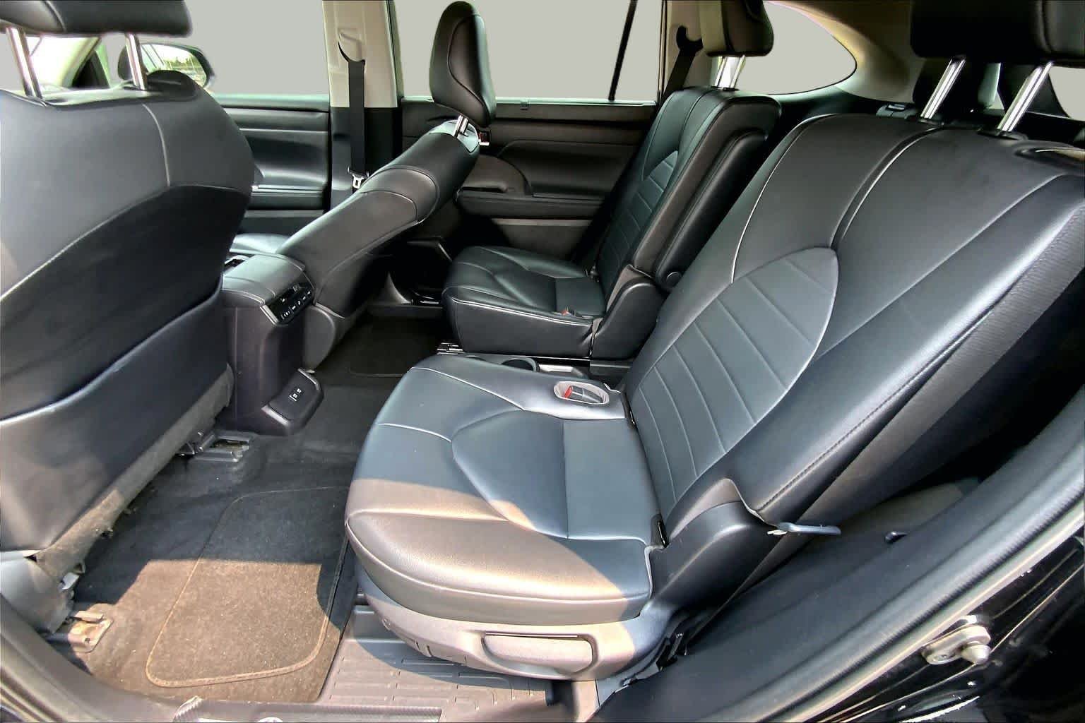 Used 2021 Midnight Black Metallic Toyota XLE image 21