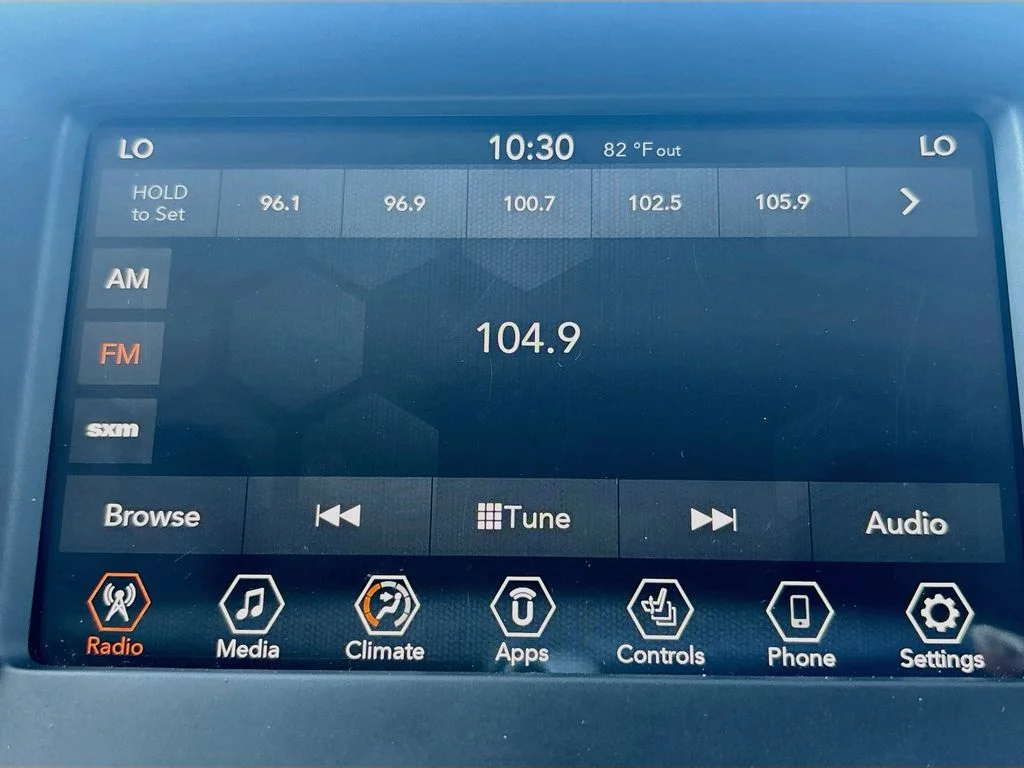 Used 2019 Red Jeep Latitude image 25