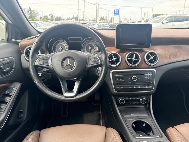 Used 2017 Cirrus White Mercedes-Benz GLA 250 image 22