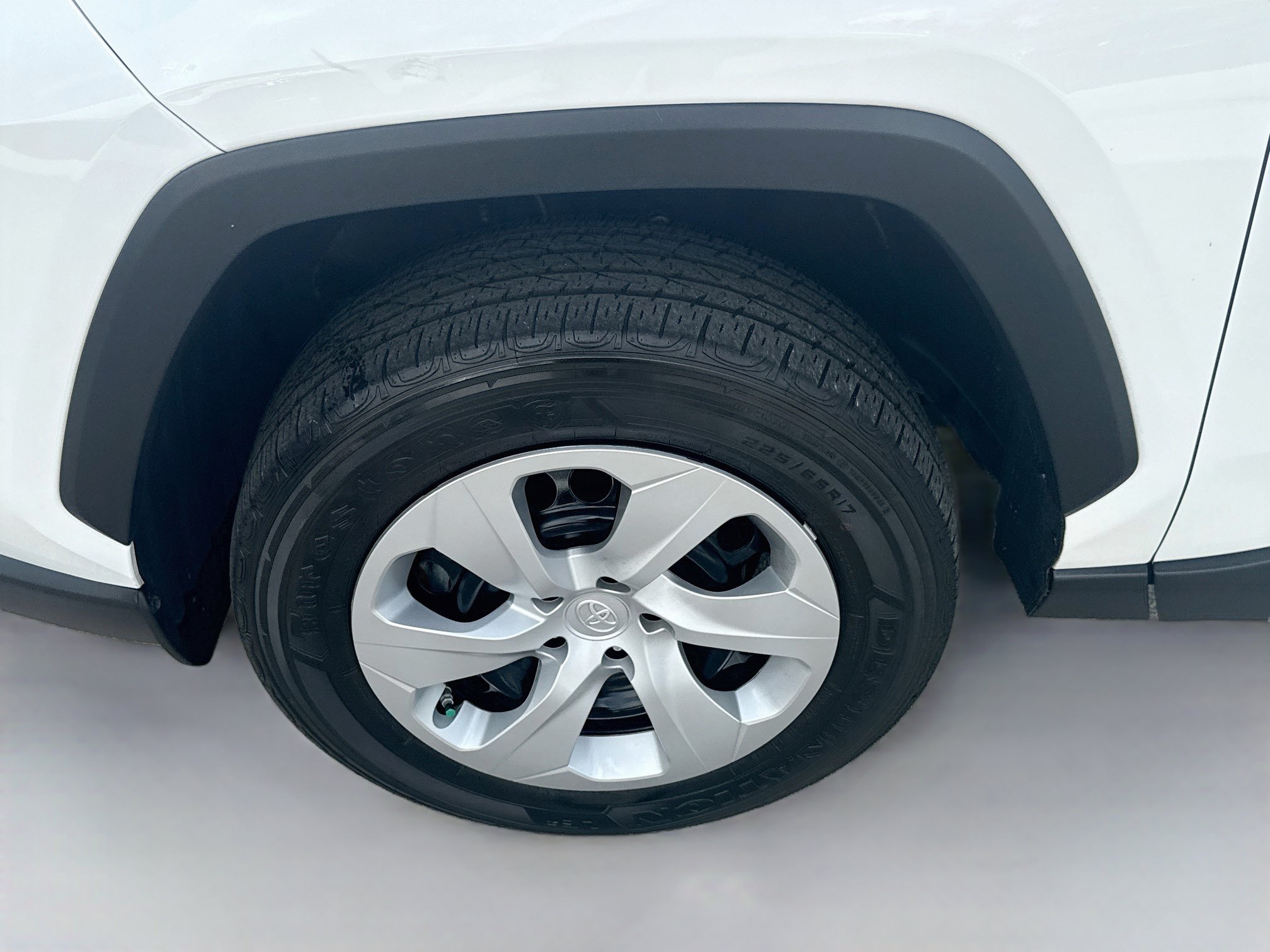 Used 2025 Ice Toyota LE image 34
