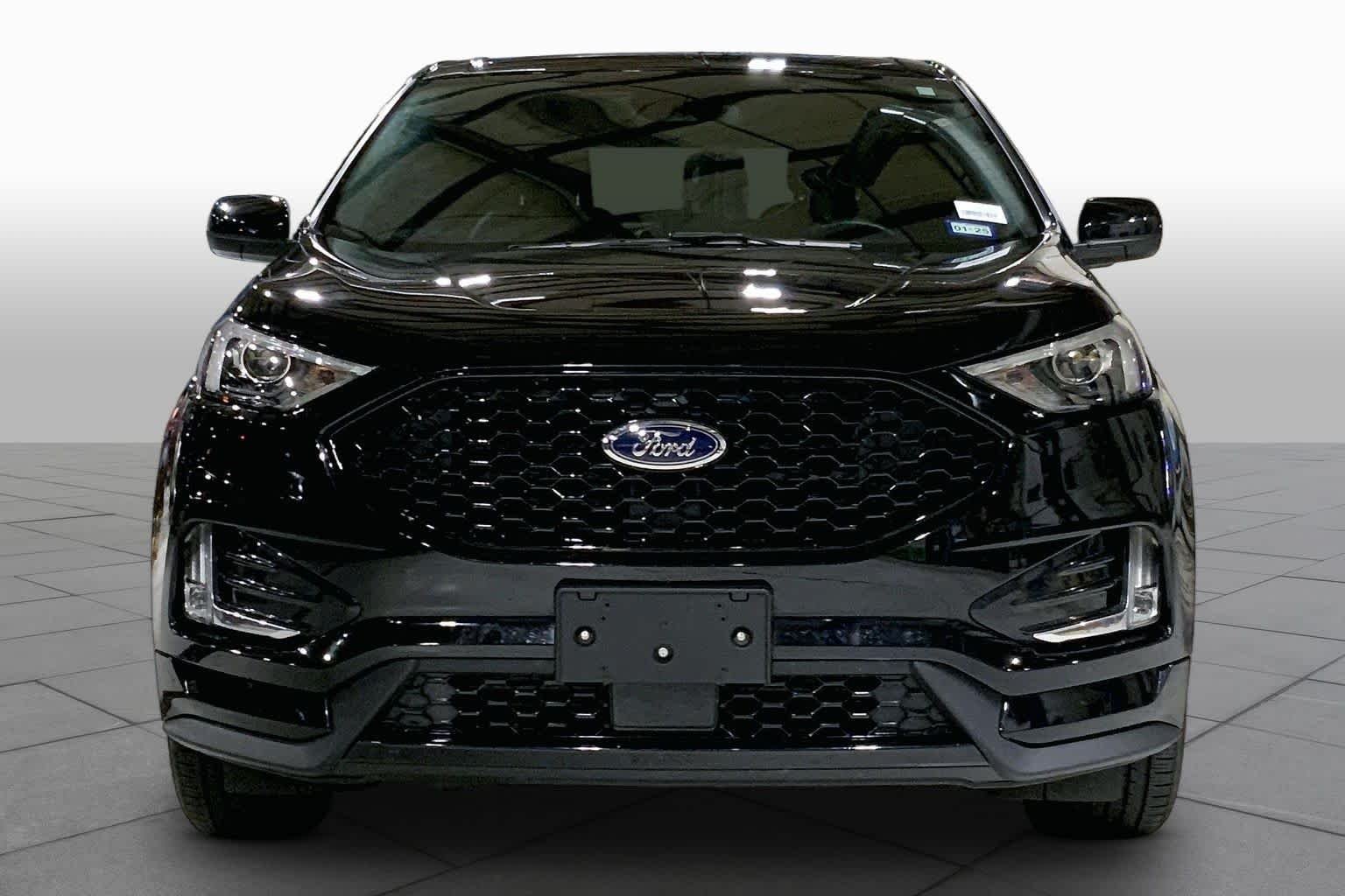 Used 2022 Agate Black Metallic Ford ST-Line image 4