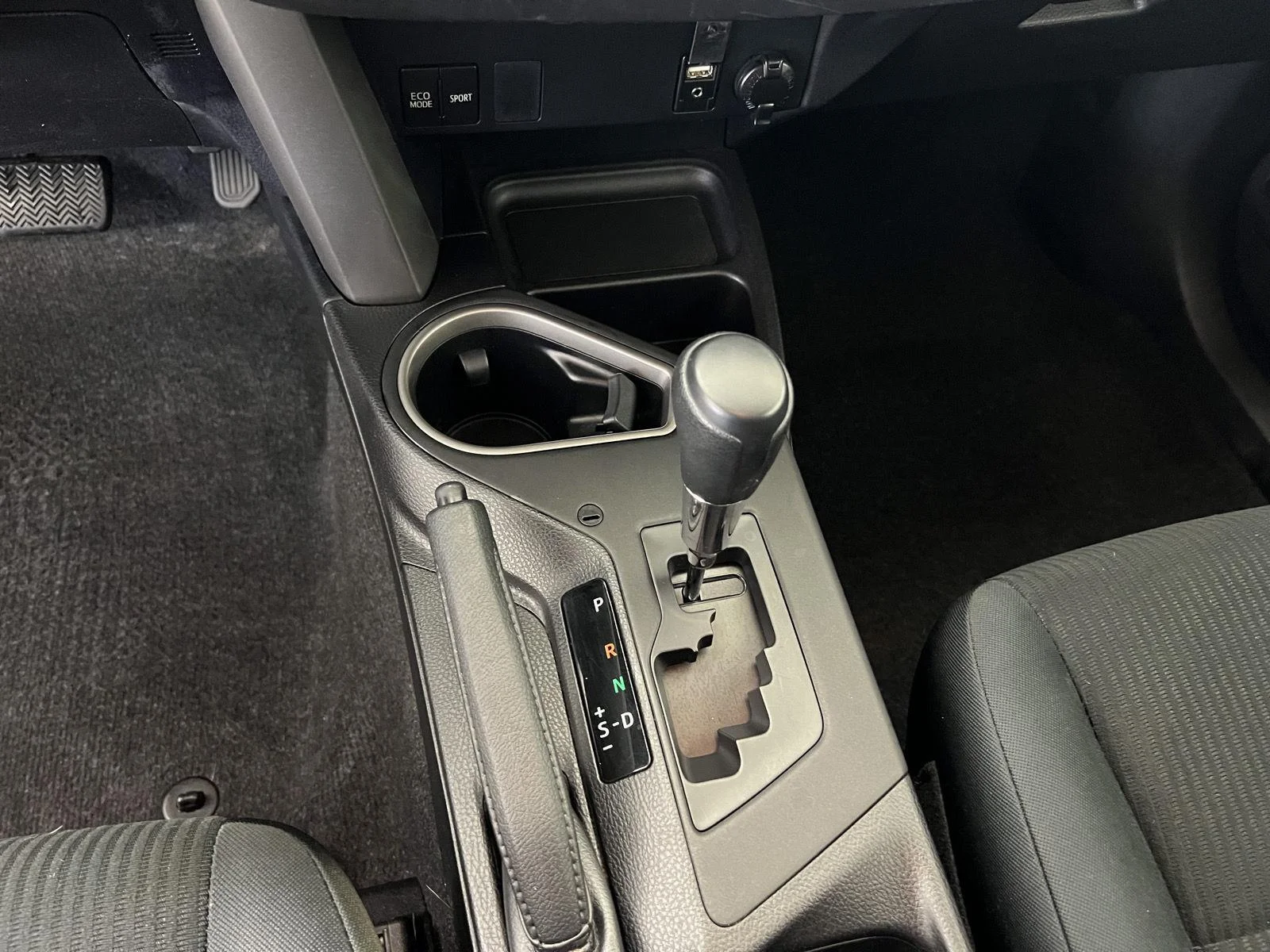 Used 2016 Magnetic Gray Metallic Toyota LE image 17