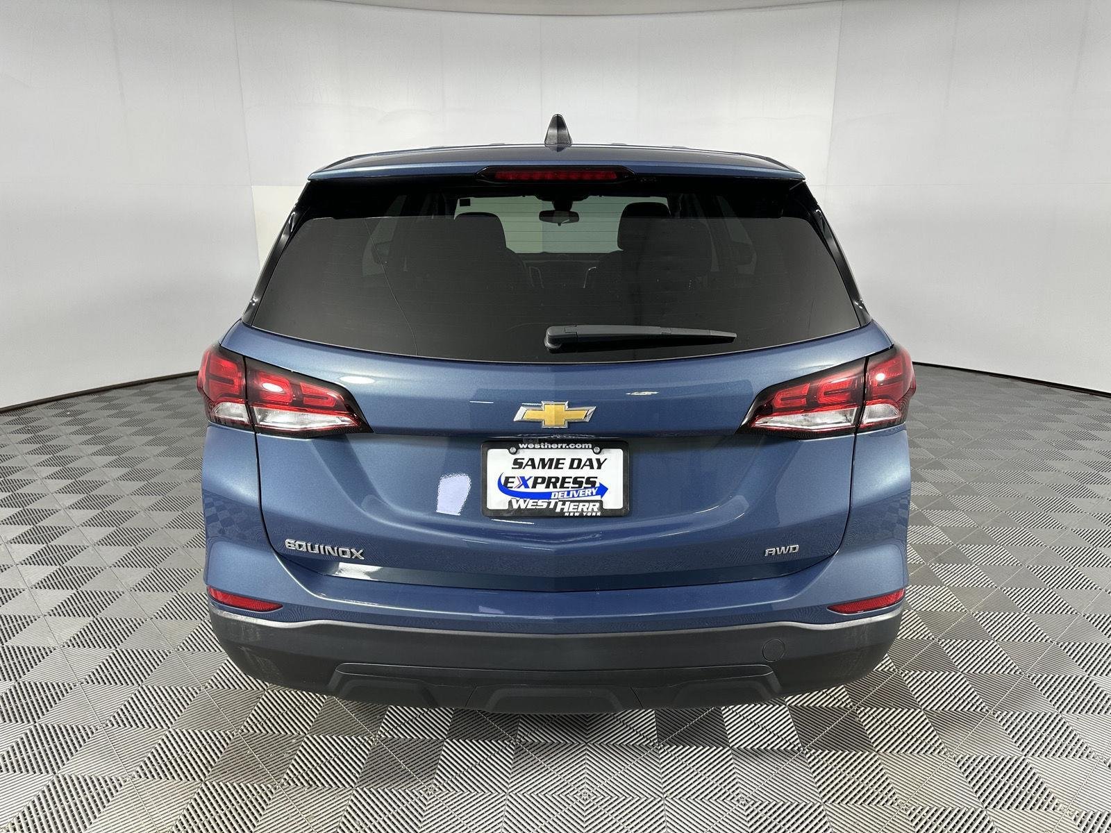 Used 2024 Lakeshore Blue Metallic Chevrolet  image 7