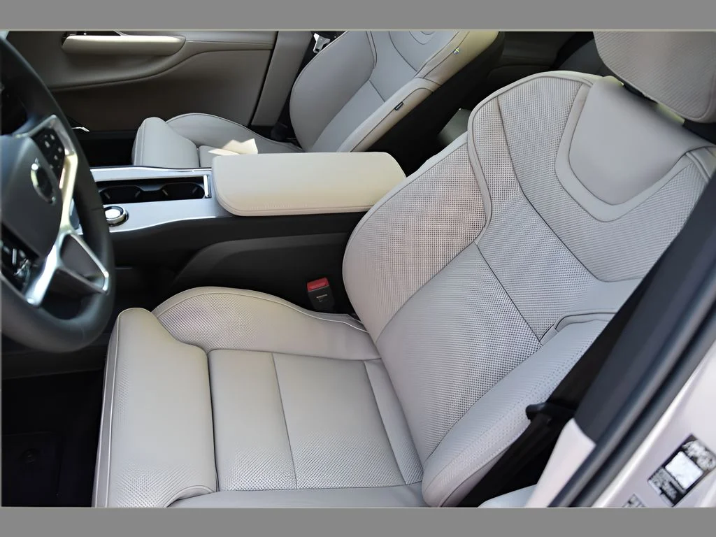 2026 Volvo EX90 Ultra - Photo 13
