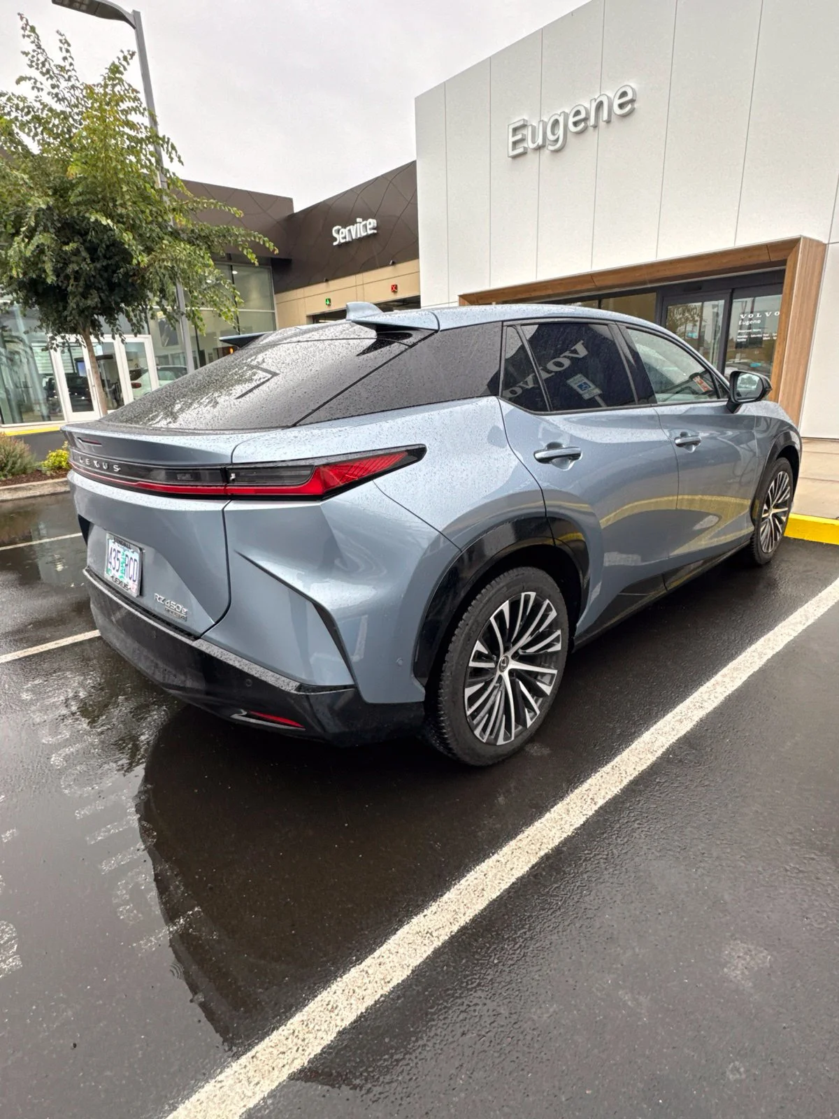 Used 2023  Lexus 450e Luxury image 4
