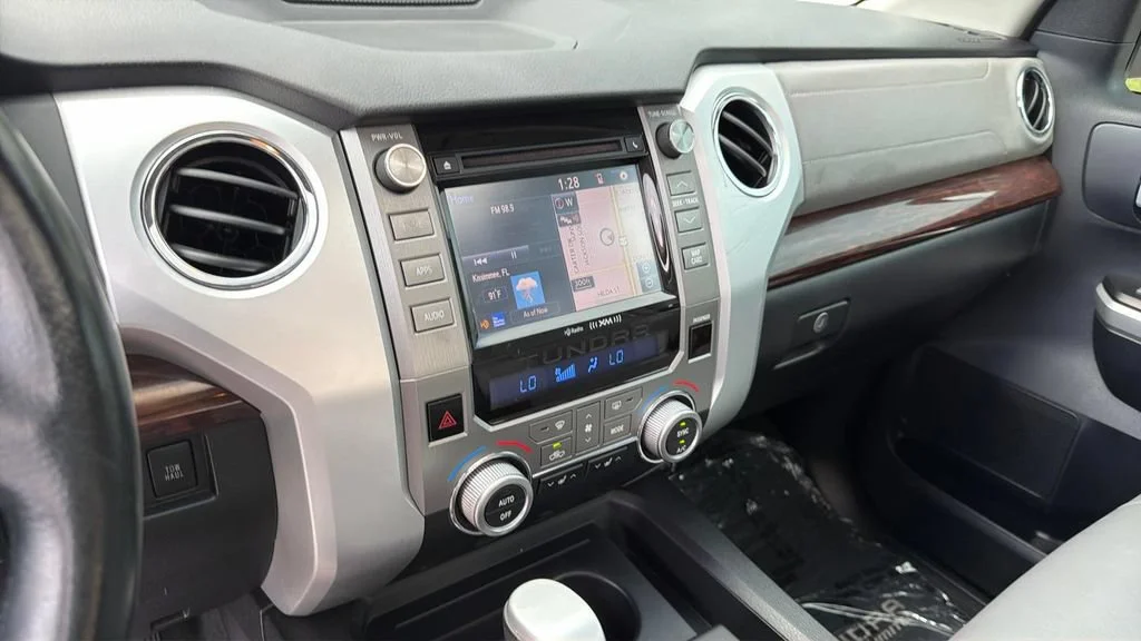 Used 2014  Toyota LTD image 23