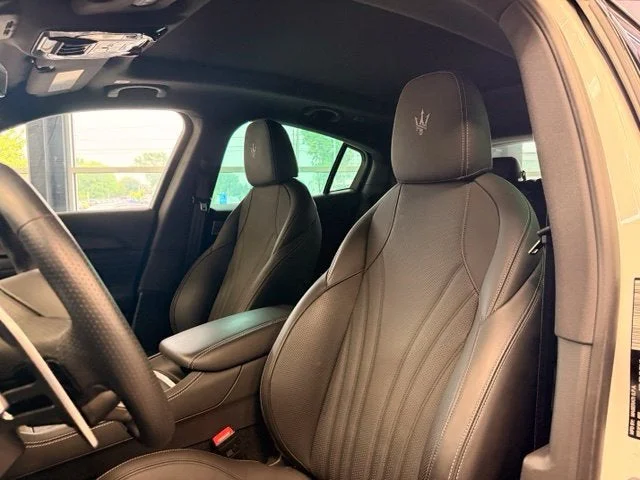 Used 2025 White Maserati Base image 18
