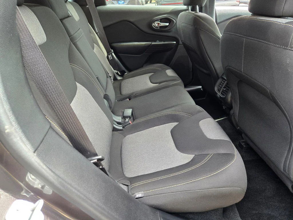 Used 2014 Gray Jeep Latitude image 9