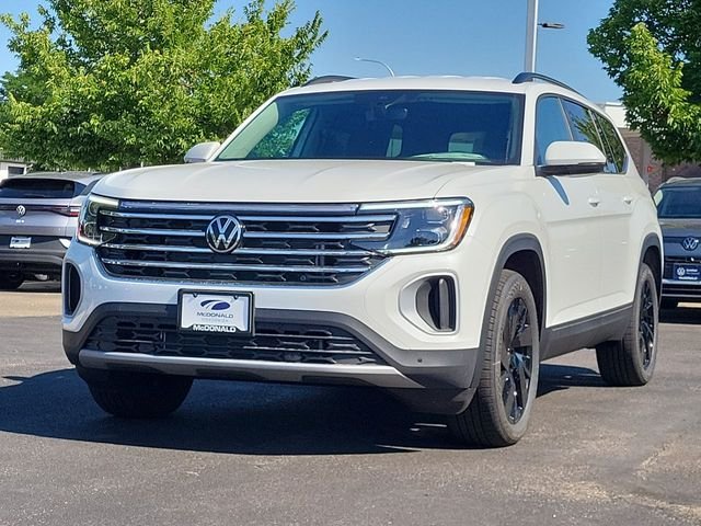 New 2026 White/off-white Volkswagen SE w/Technology image 4