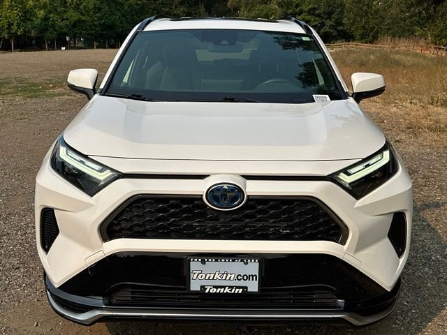 Used 2023 Ice Toyota SE image 3