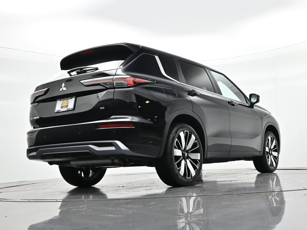 New 2026 Black Mitsubishi SE image 18