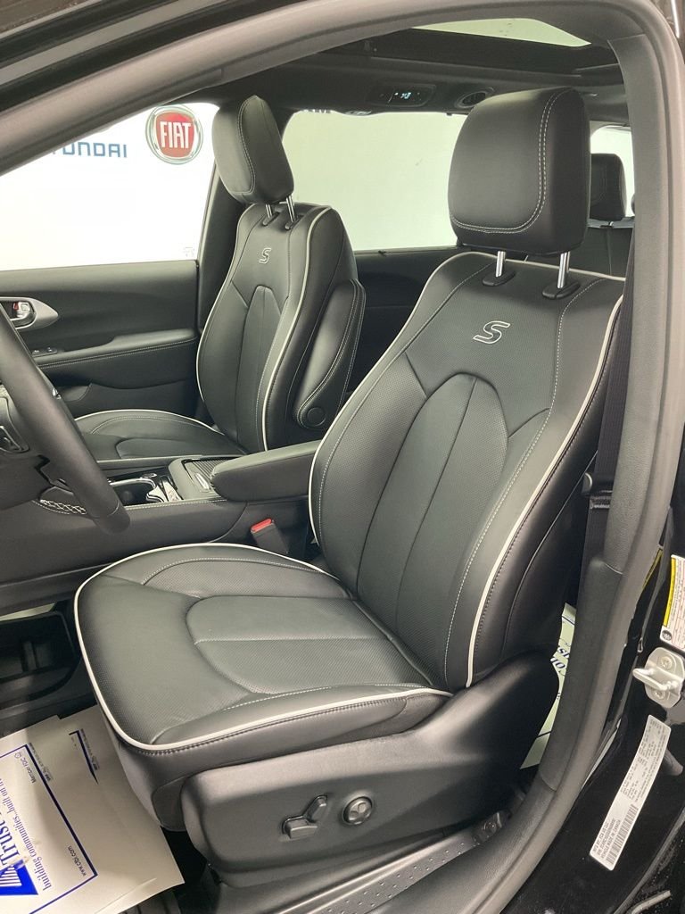 2025 Chrysler Pacifica Limited - Photo 12