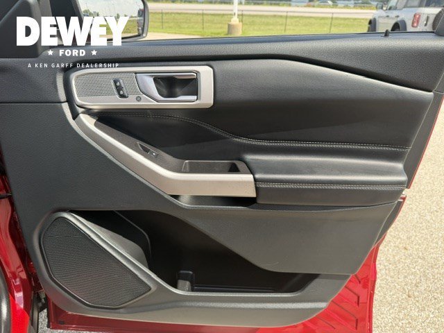 Used 2023 Red Metallic Ford XLT image 33