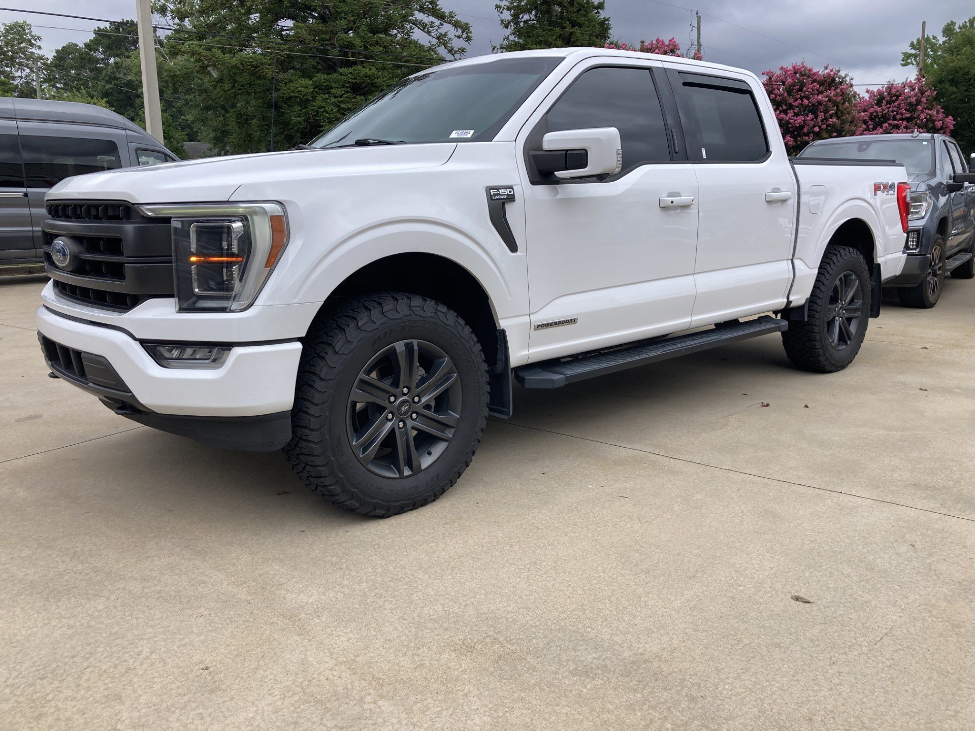 Used 2021 Oxford White Ford Lariat image 1