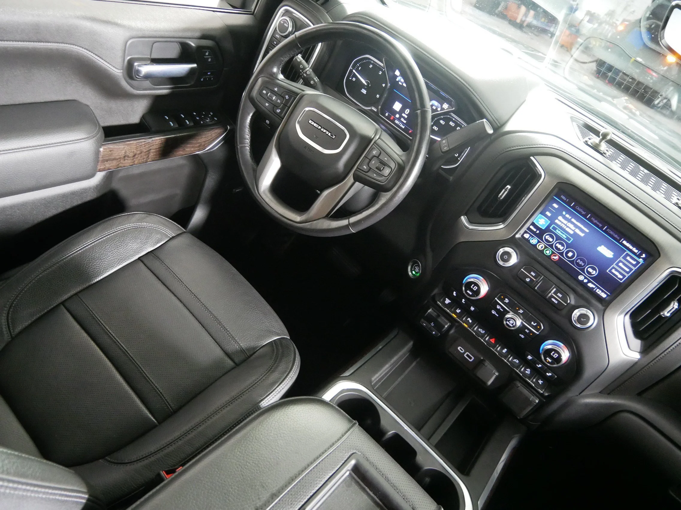 Used 2022 Onyx Black GMC Denali image 9