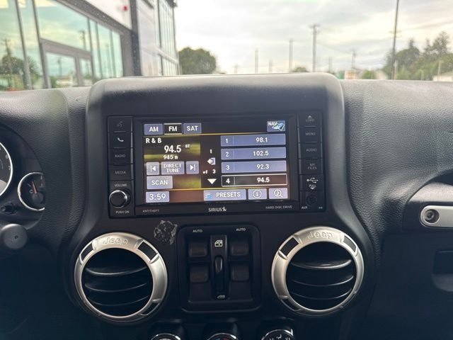Used 2017 White Jeep Unlimited Sahara image 18