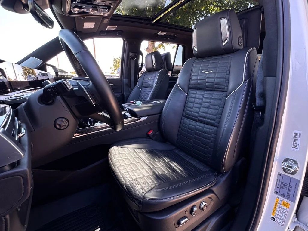 Used 2025 White Cadillac V-Series image 9
