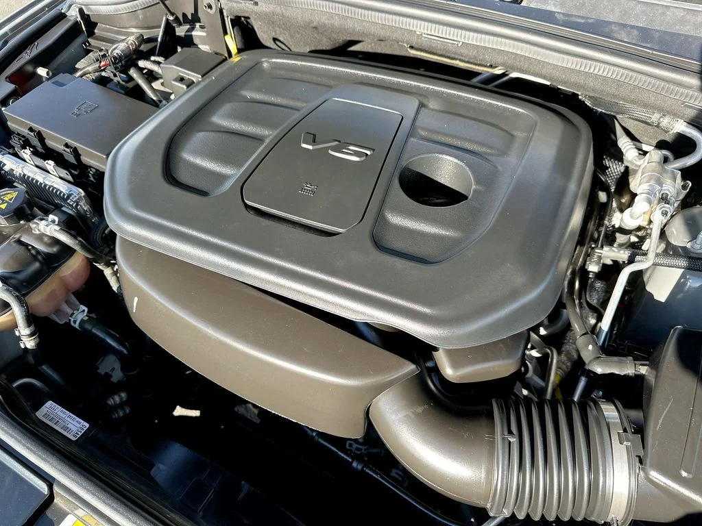 Used 2020 Gray Dodge SXT Plus image 22