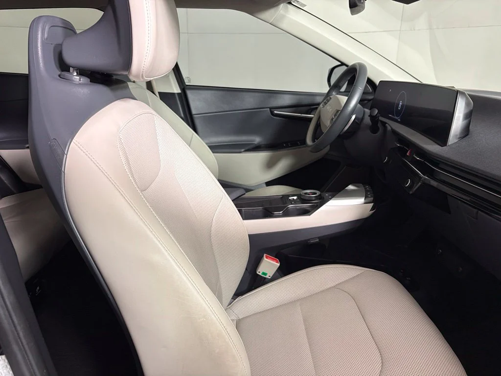 Used 2024 Gray Kia Wind image 14