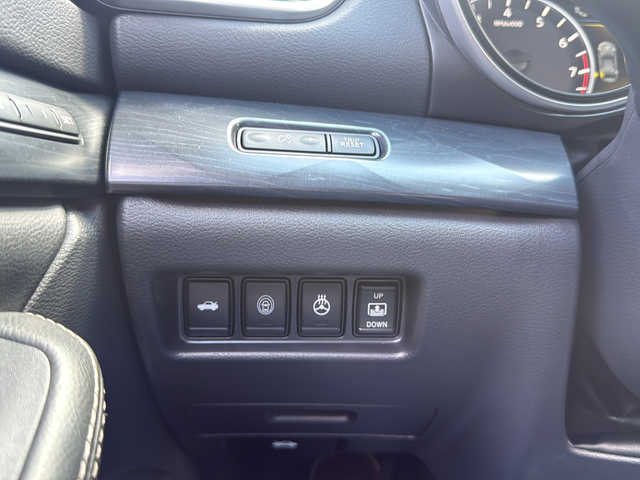 Used 2023 Black Nissan Platinum image 22