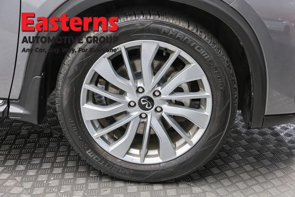 Used 2023 Gray INFINITI LUXE image 33