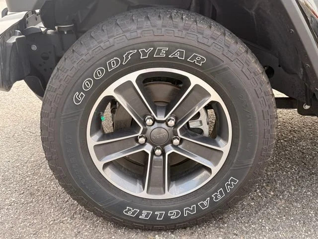Used 2023 Black Clearcoat Jeep Sahara image 10