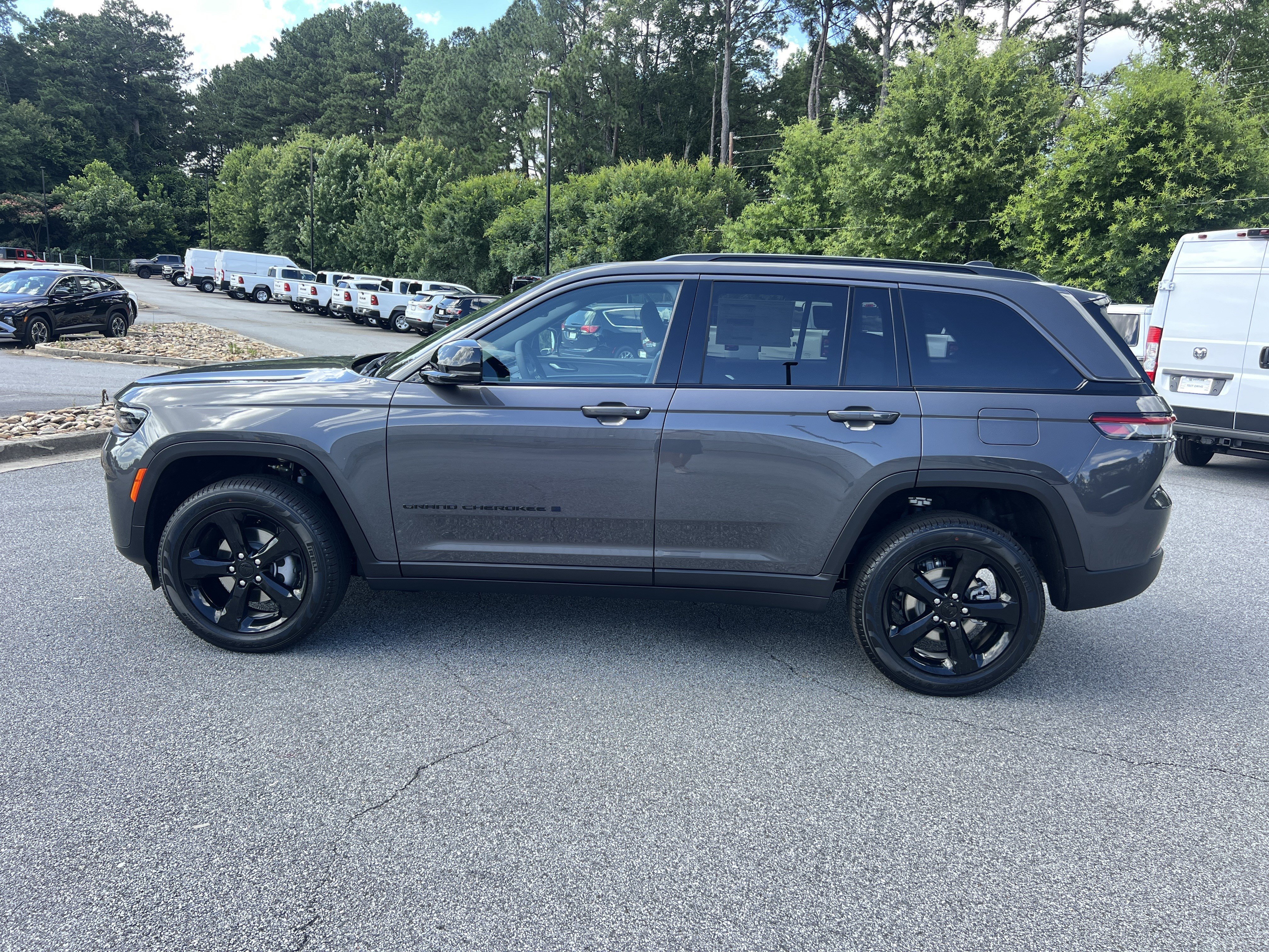 New 2026 Baltic Gray Metallic Clear-Coat Exterior Paint Jeep Limited image 4