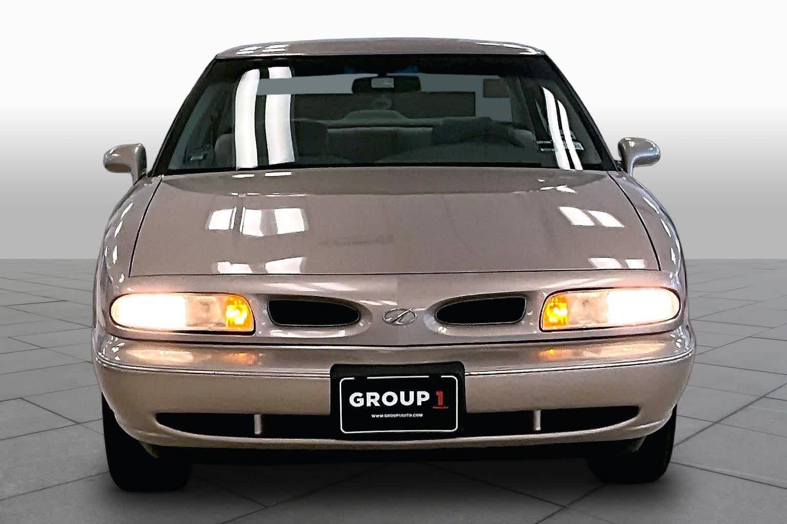 Used 1999 Champagne Oldsmobile  image 3