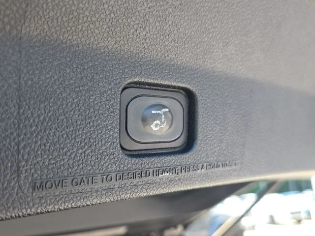 Used 2018 Gray Ford XLT image 12