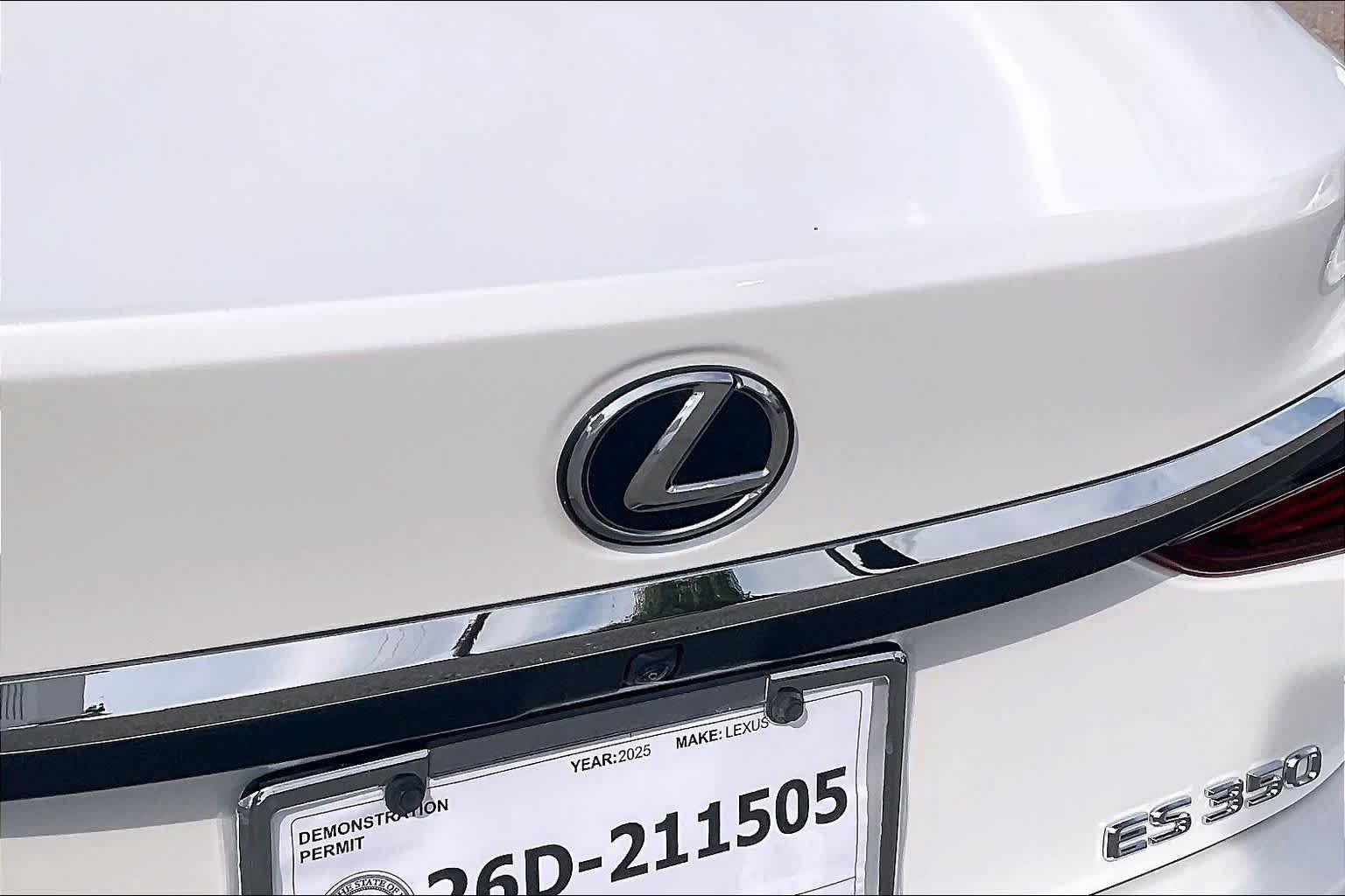 Used 2025 Eminent White Pearl Lexus  image 29