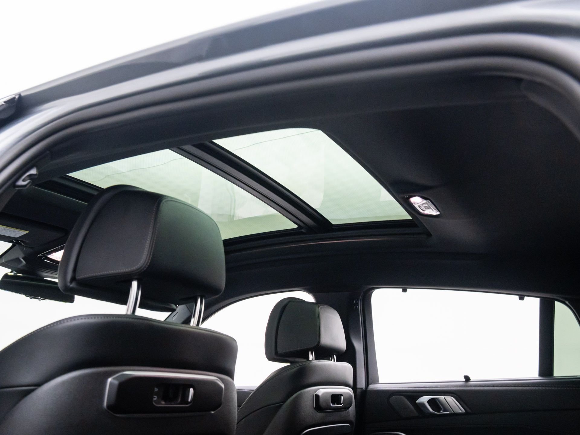 New 2026 Skyscraper Grey Metallic BMW xDrive40i image 19