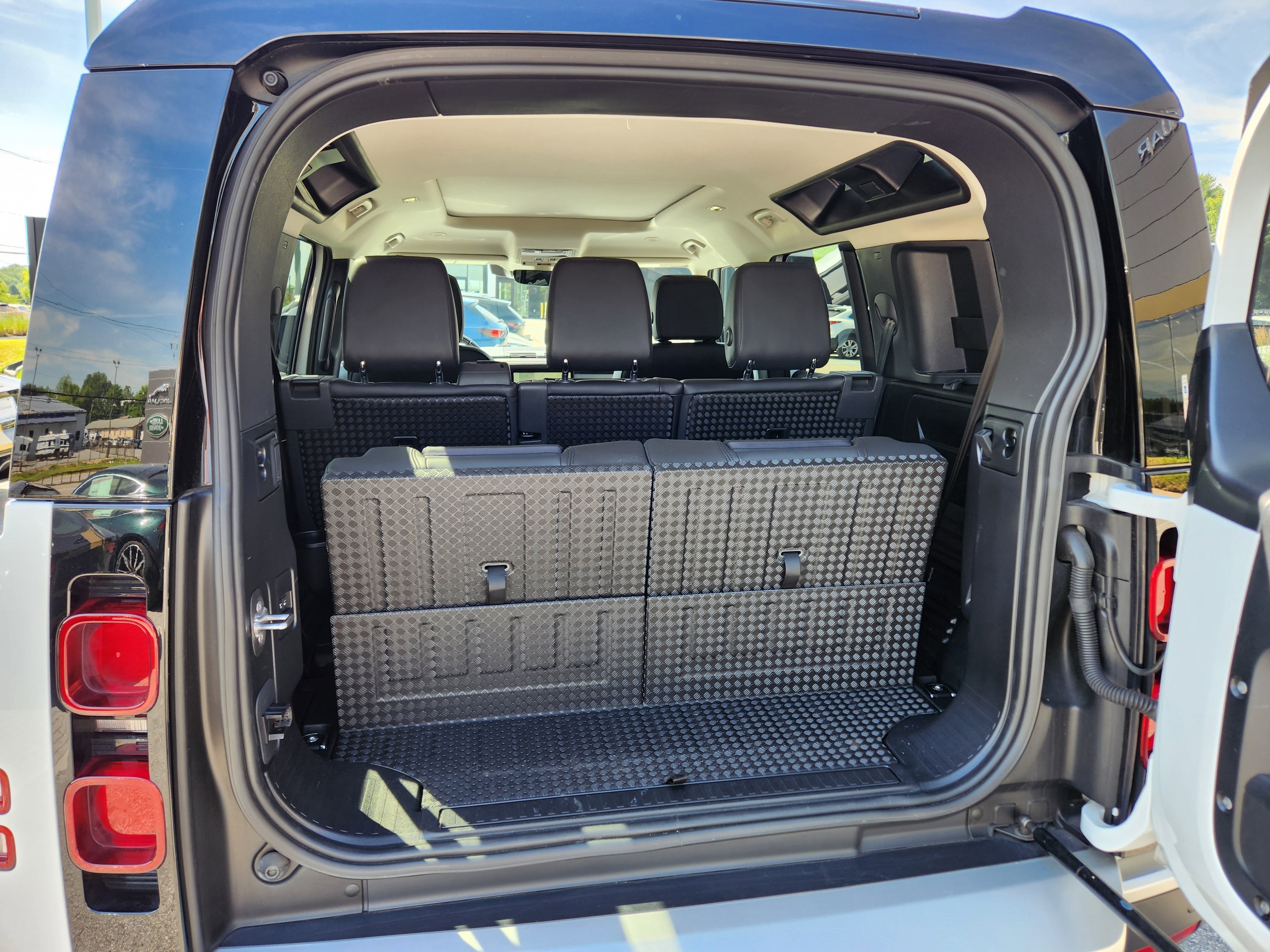 Certified Used 2024 Fuji White Land Rover S image 8