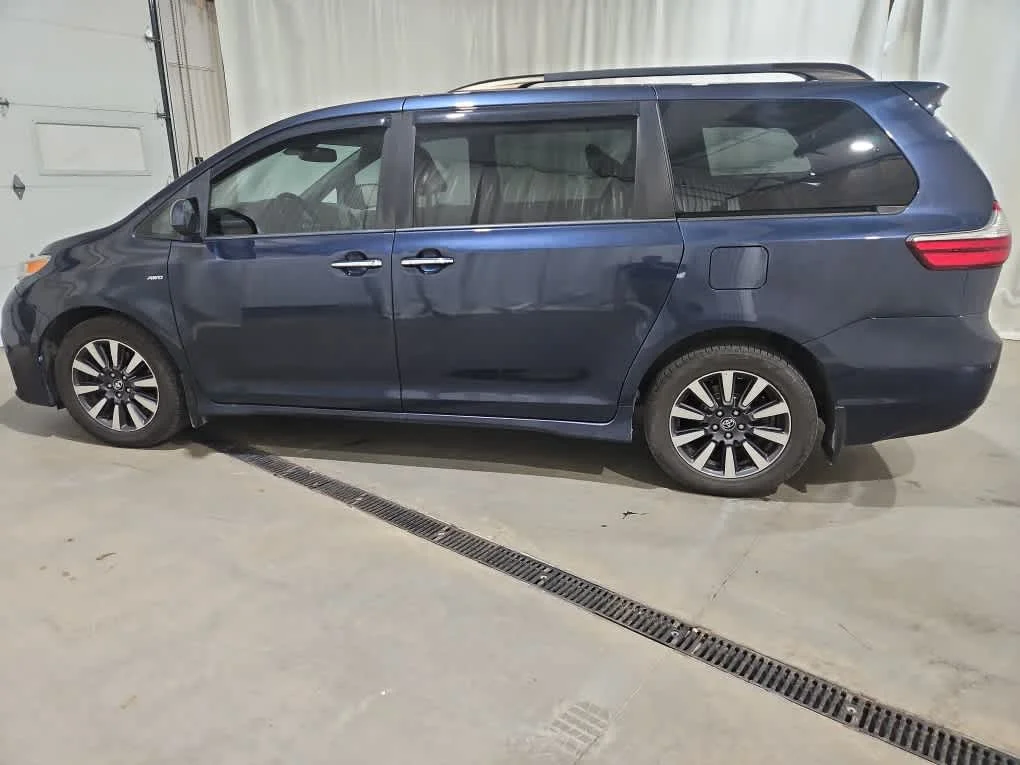 Used 2019 Parisian Night Pearl Toyota XLE Premium image 3