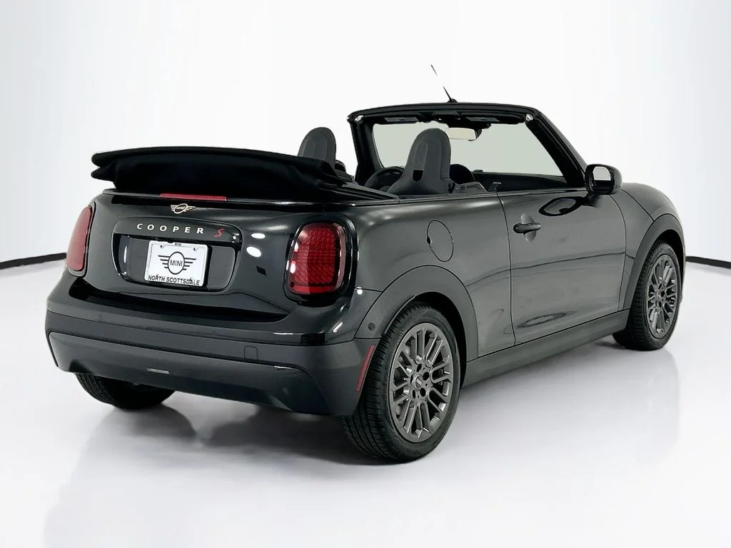 New 2026 Midnight Black II Metallic MINI Signature Plus image 5