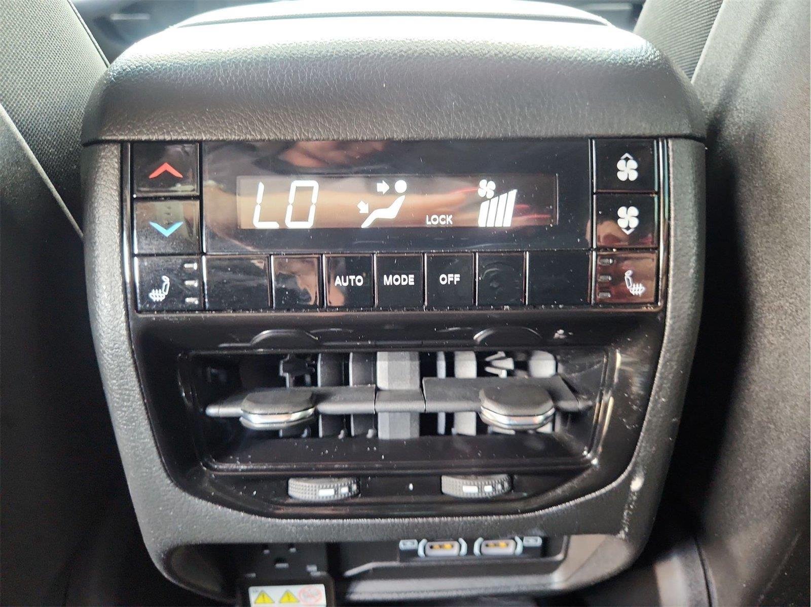 2025 Jeep Grand Cherokee L photo 21 of 34
