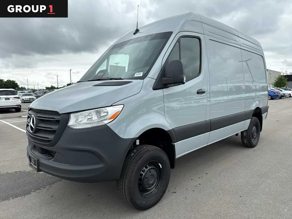 2025 Mercedes-Benz Sprinter 2500 144 WB HO Standard Roof 4x4's photo