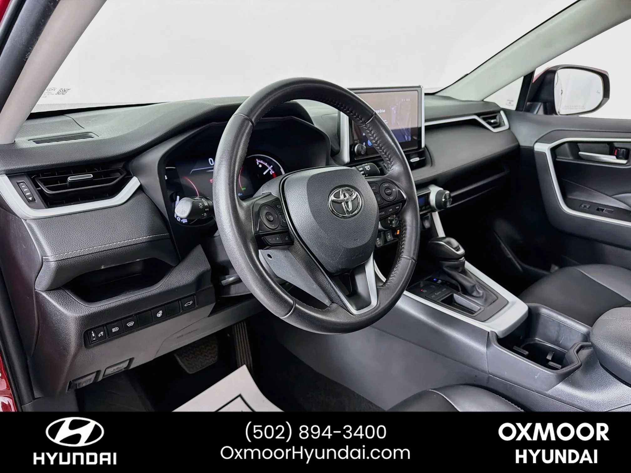 Used 2025 Ruby Flare Pearl Toyota XLE Premium image 9