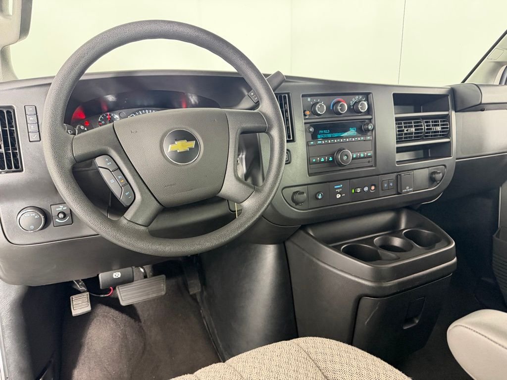 Used 2025 White Chevrolet LT Passenger image 12