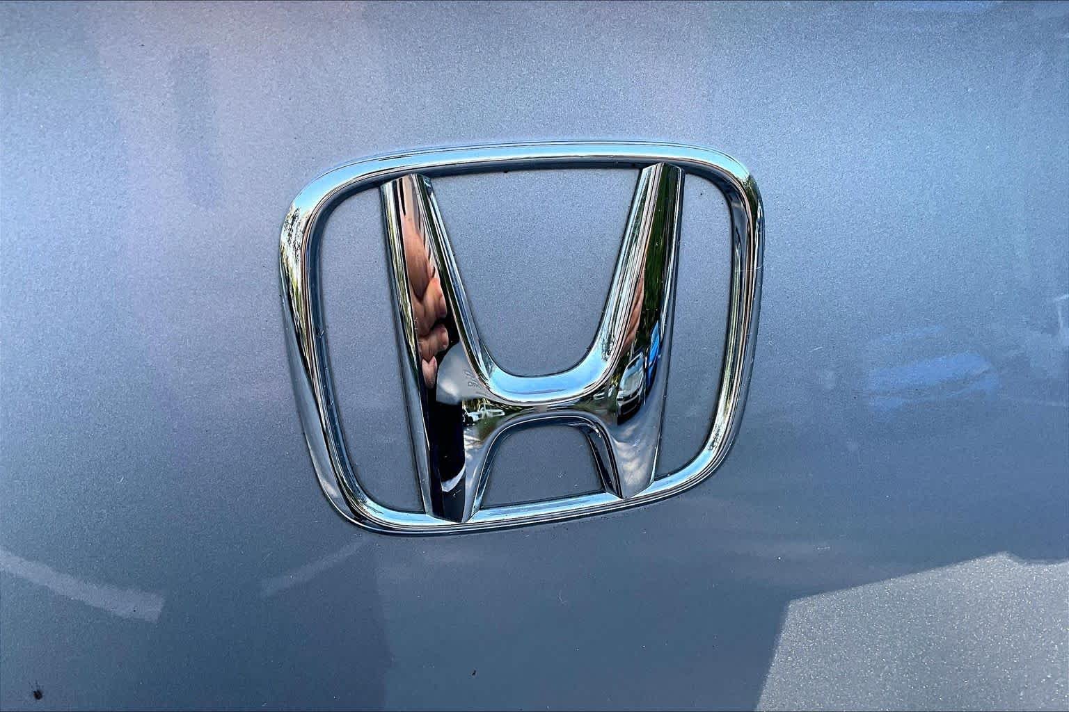 Used 2016 Lunar Silver Metallic Honda EX-L image 29