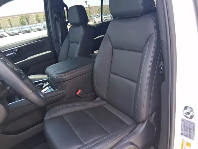 Used 2025 White Chevrolet LT image 14
